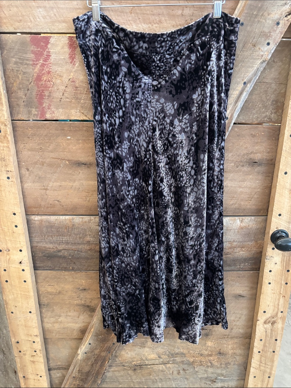 NWOT J. Jill burn out velvet skirt.